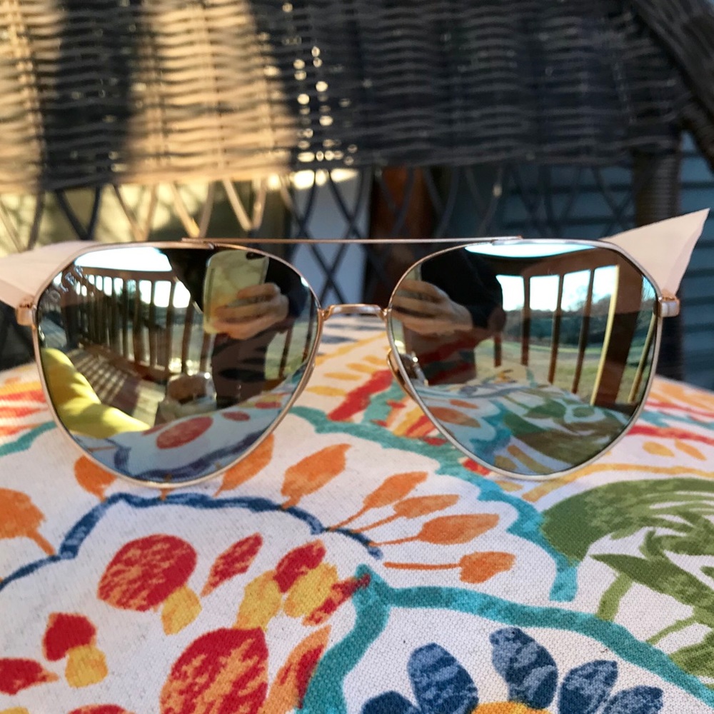 DIFF x Jessie James Decker sold out  aviators